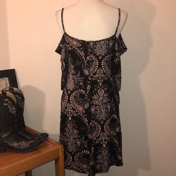 BOUTIQUE ITEM- Black Paisley Cold Shoulder Dress - Picture 4 of 6